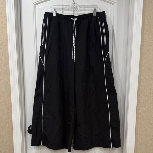 NWOT Black Wide Leg Nylon Drawstring Women's Pants - Picture 3 of 6